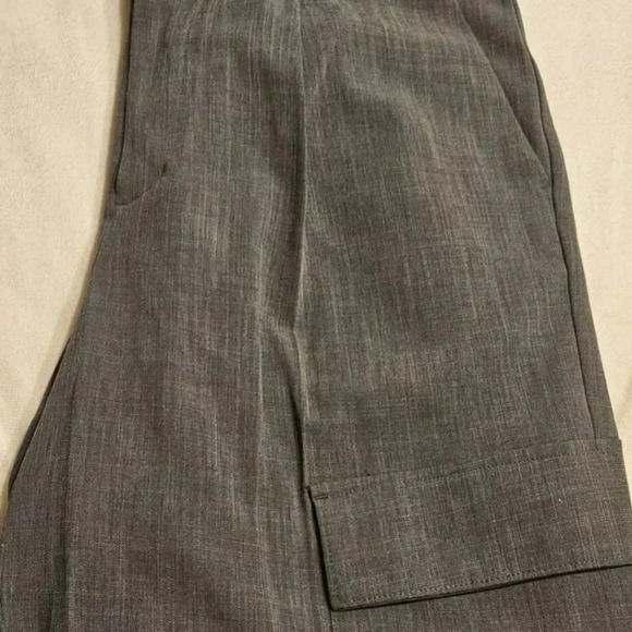 A New Day Womens Cargo Pleated Front Pants Size 10 Grey Front Pockets - Picture 2 of 6